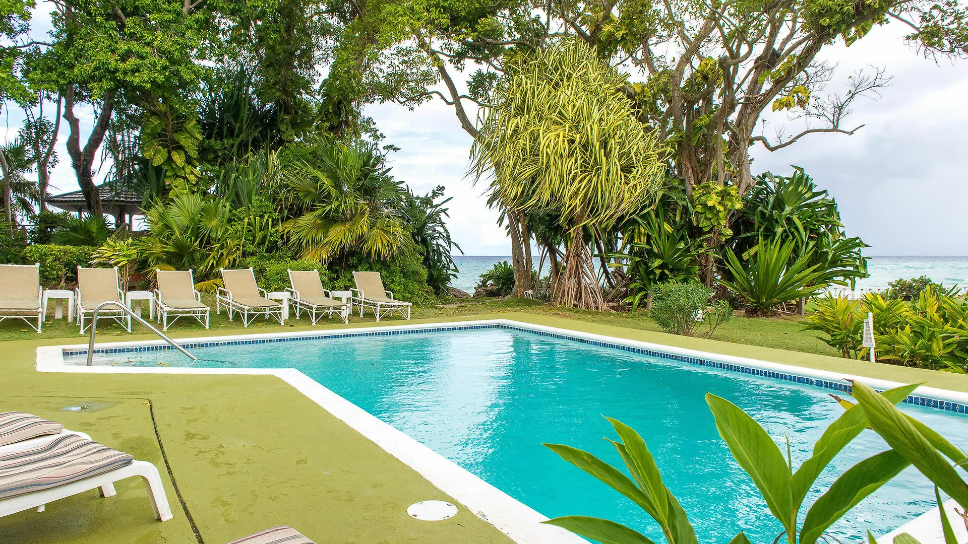 Villa Viento Tower Isle Hotel